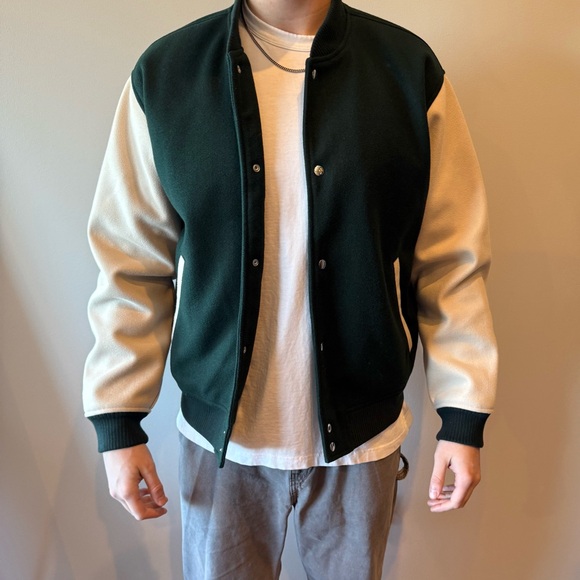 Abercrombie Varsity Bomber Jacket - Men’s LARGE - Like New - Picture 2 of 6